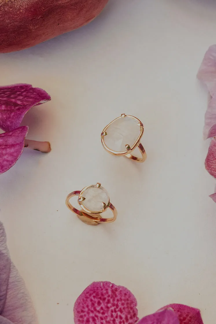 Round Gemstone Ring - Moonstone 14k